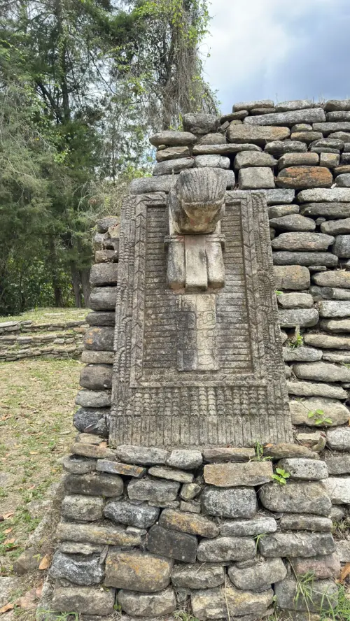 Estela tallada en Toniná